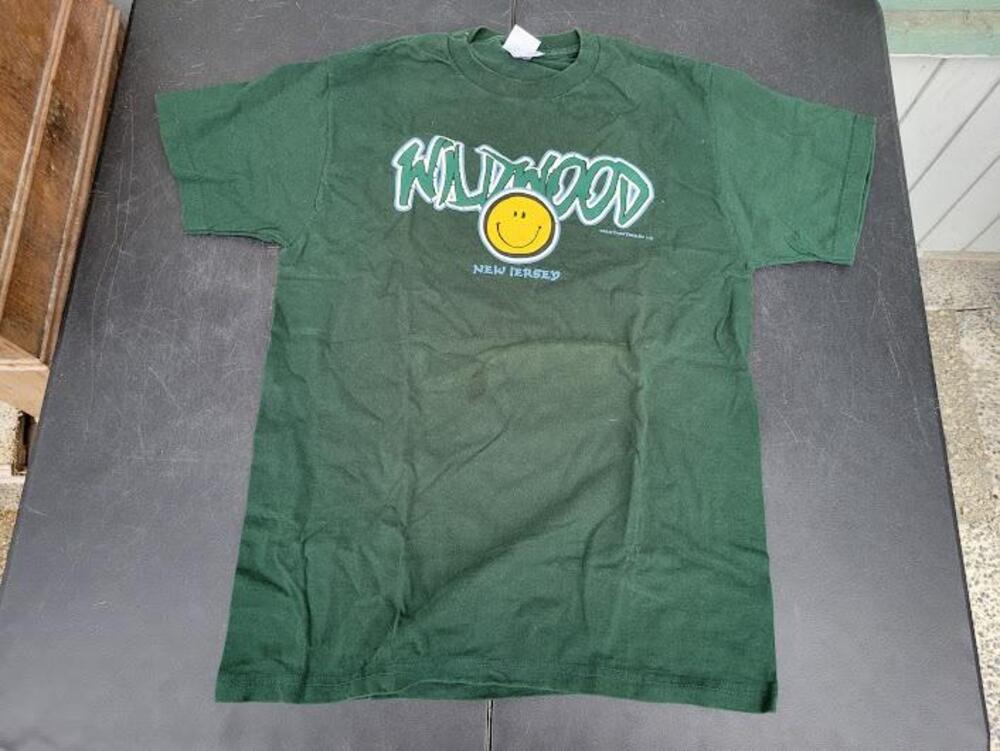 Fruit Of The Loom Shirt Mens Medium Green Wildwood Smiley New Jersey Graphic Tee